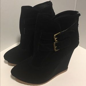 Black Wedge Suede Angle Boots